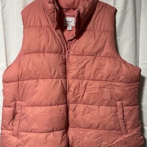Old Navy brand puffer Vest winter womens size XXL light pink in color